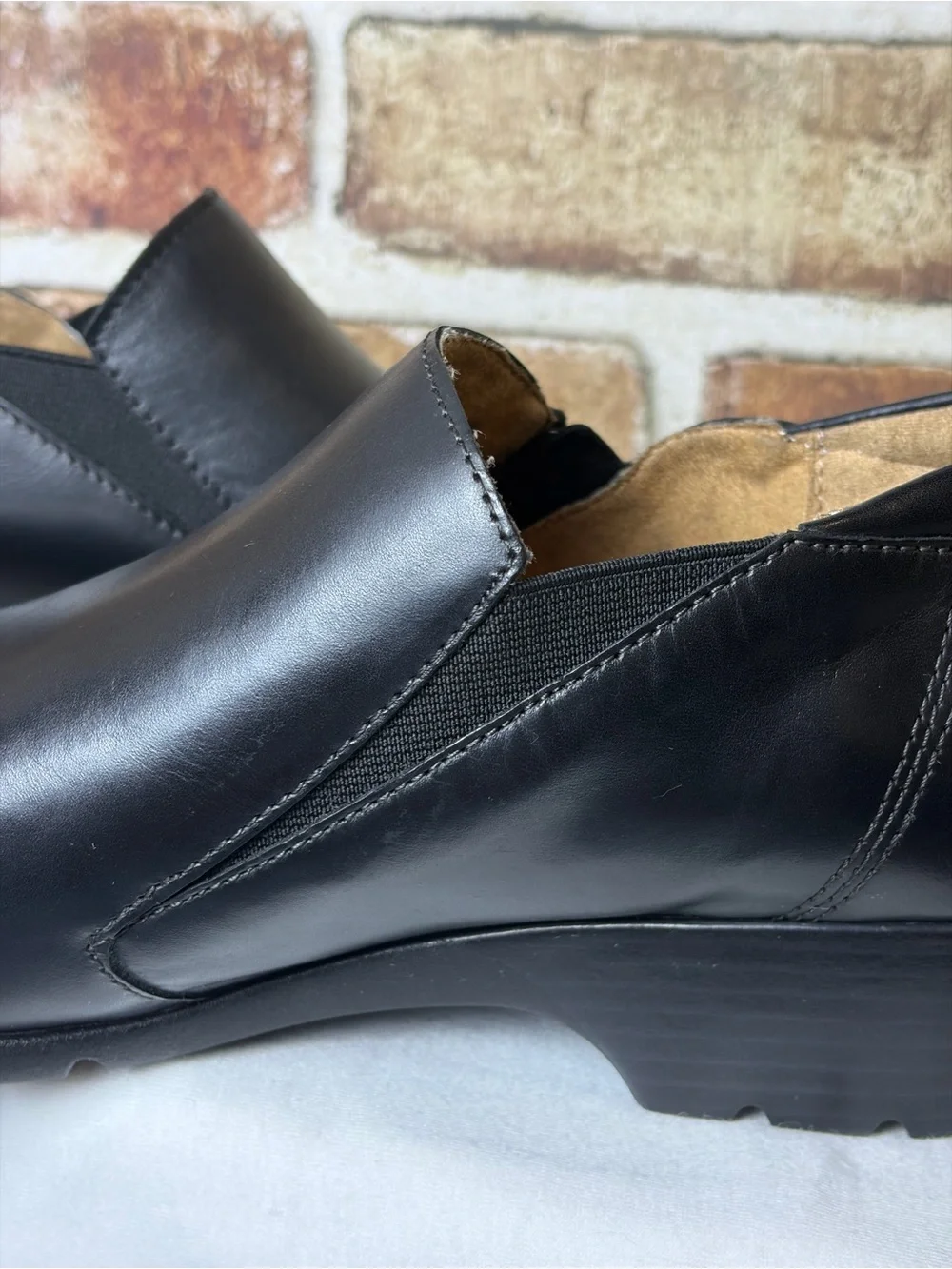 Taos Footwear classic black